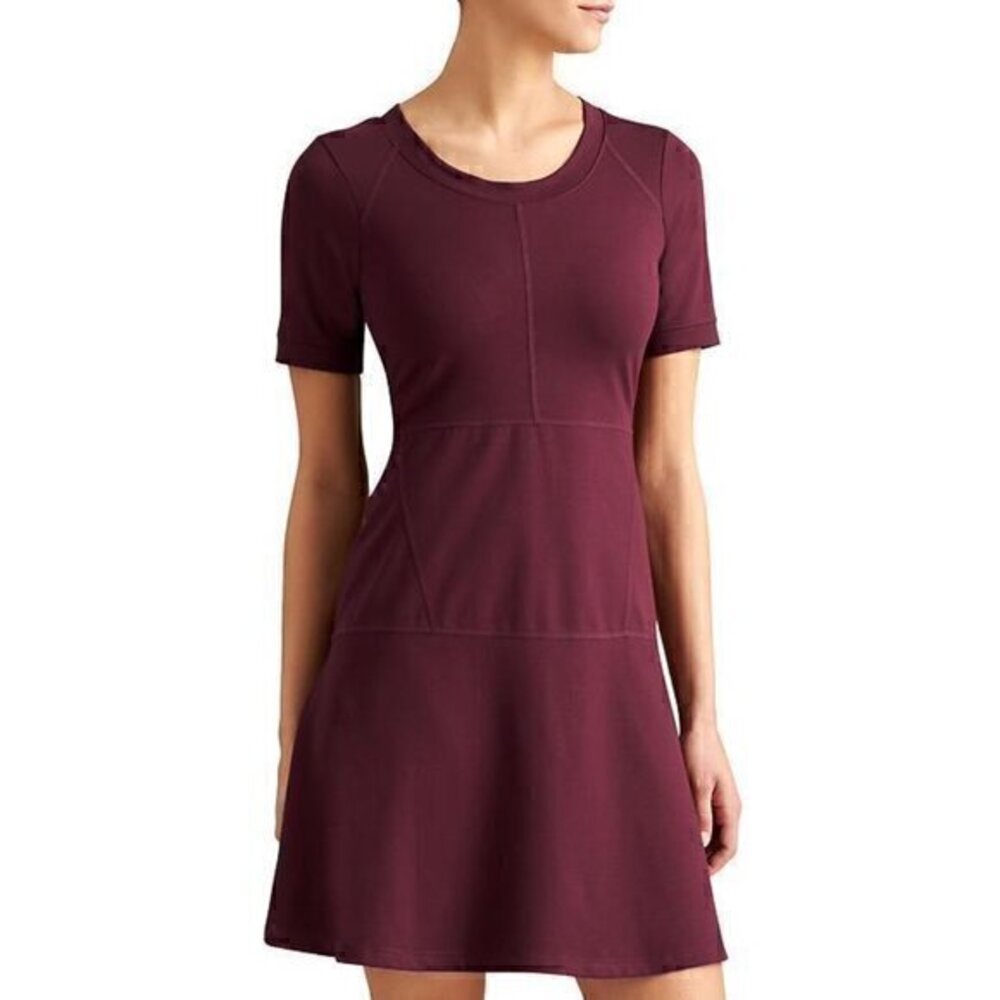 Athleta En Route Dress in Burgundy Size S